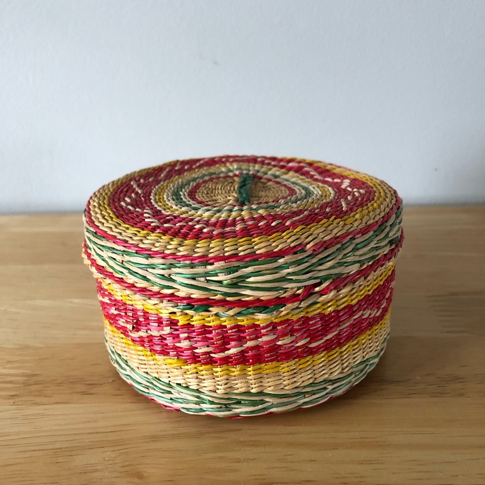 Vintage Woven Red Yellow & Green Straw Round Storage Basket and coaster set